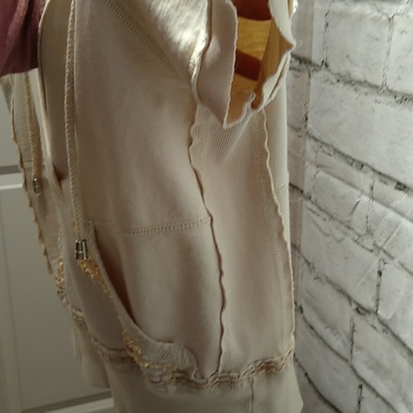 Adorable short sleeve hoodie embellished with beading and has whisker stitching. - Picture 5 of 9